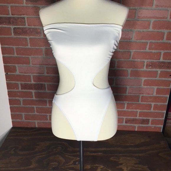 Norma Kamali Side Cut Out Bishop One Piece - Picture 2 of 6
